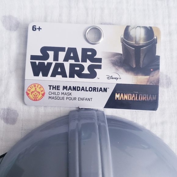 Disney's Star Wars The Mandalorian Child Mask with The Child Stocking. NWT. - Picture 3 of 10